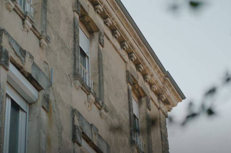 Avant travaux : façade de l’immeuble des années 1900 à Montélimar